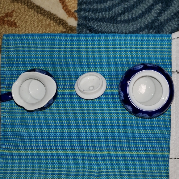 Cobalt Blue Leaf Pattern Ceramic Creamer And Sugar Bowl Set - Picture 6 of 6